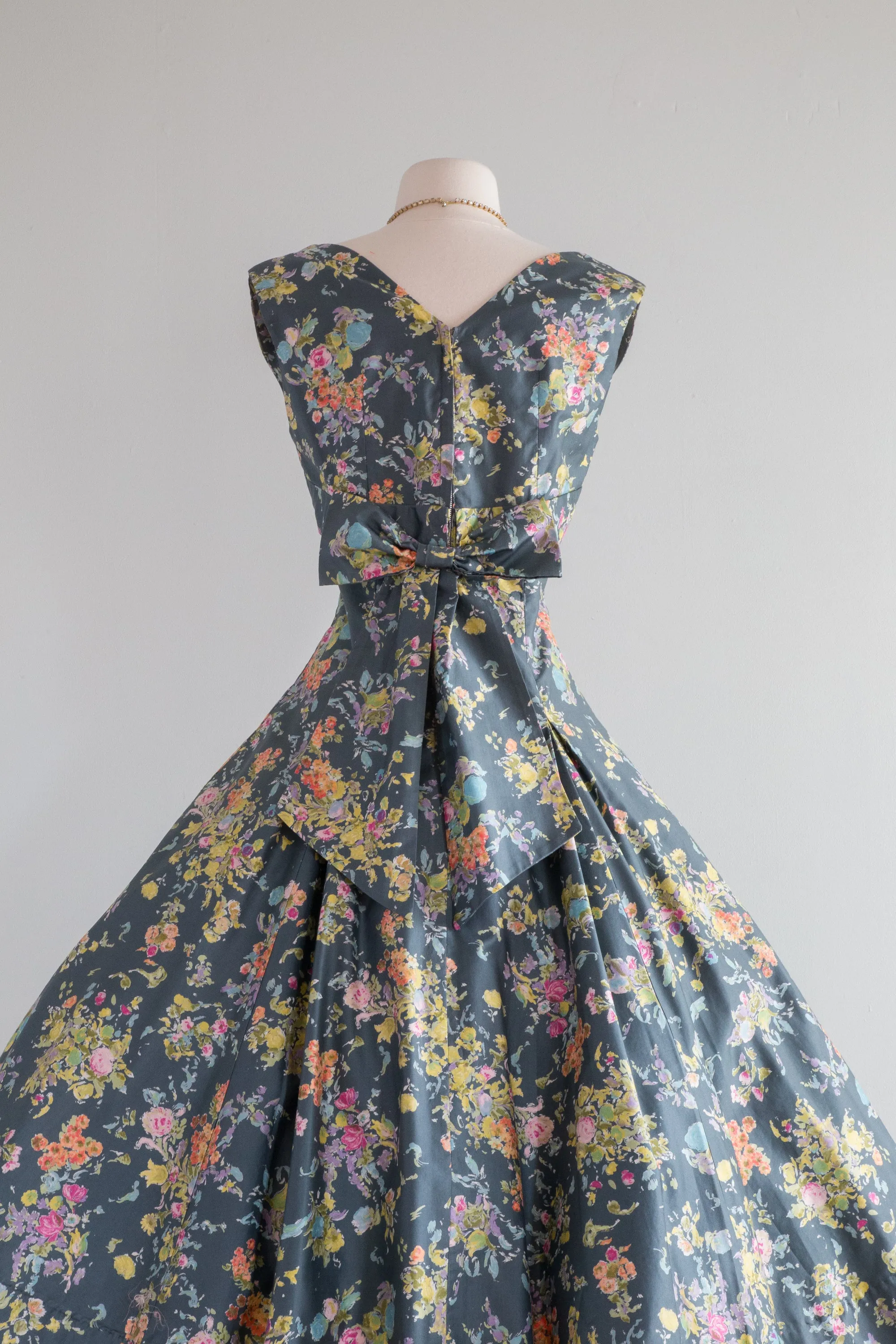 Beautiful 1950's Spring Floral Print Dress By Leanne / Small