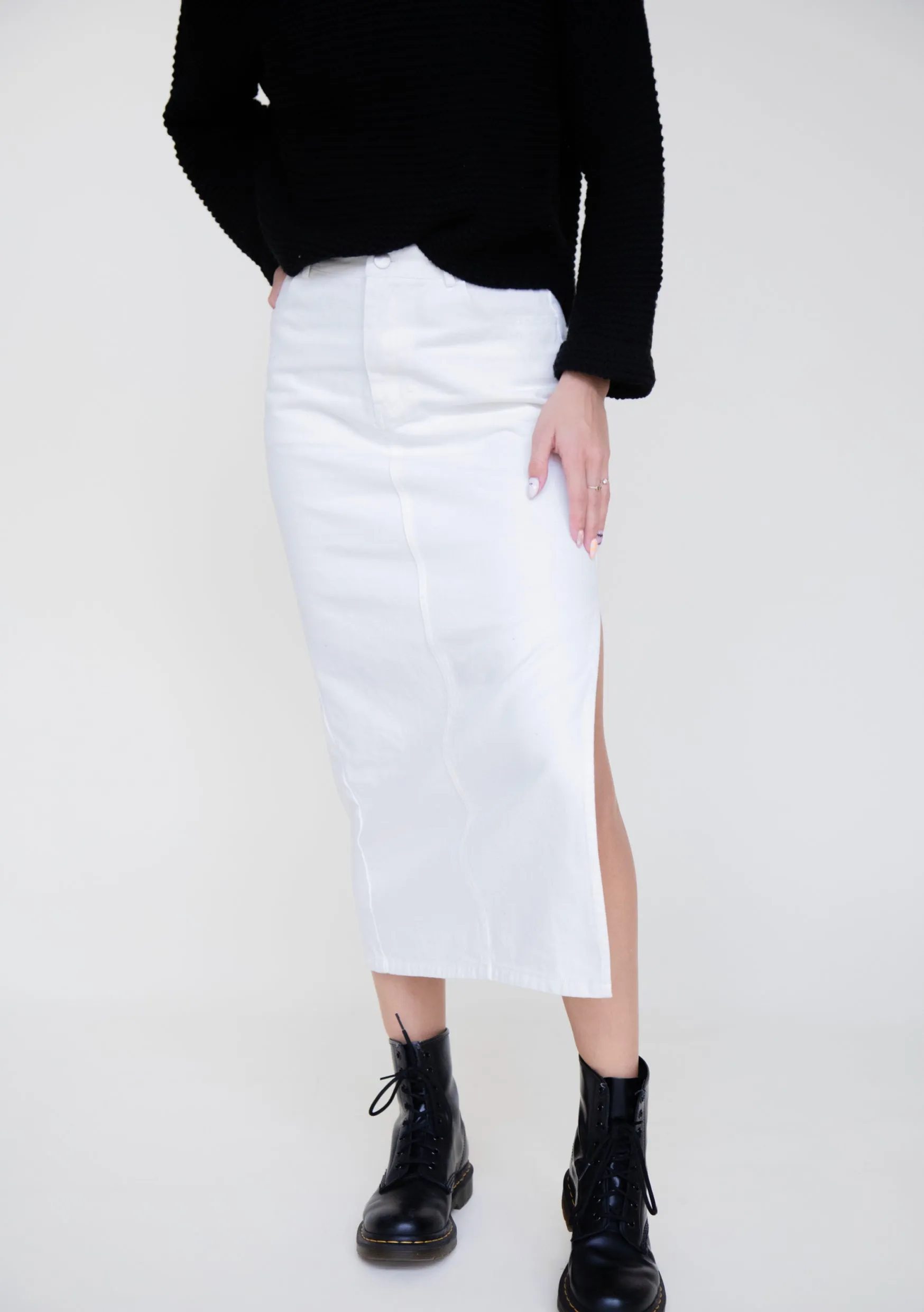 Chic Side Slit Skirt in White Denim