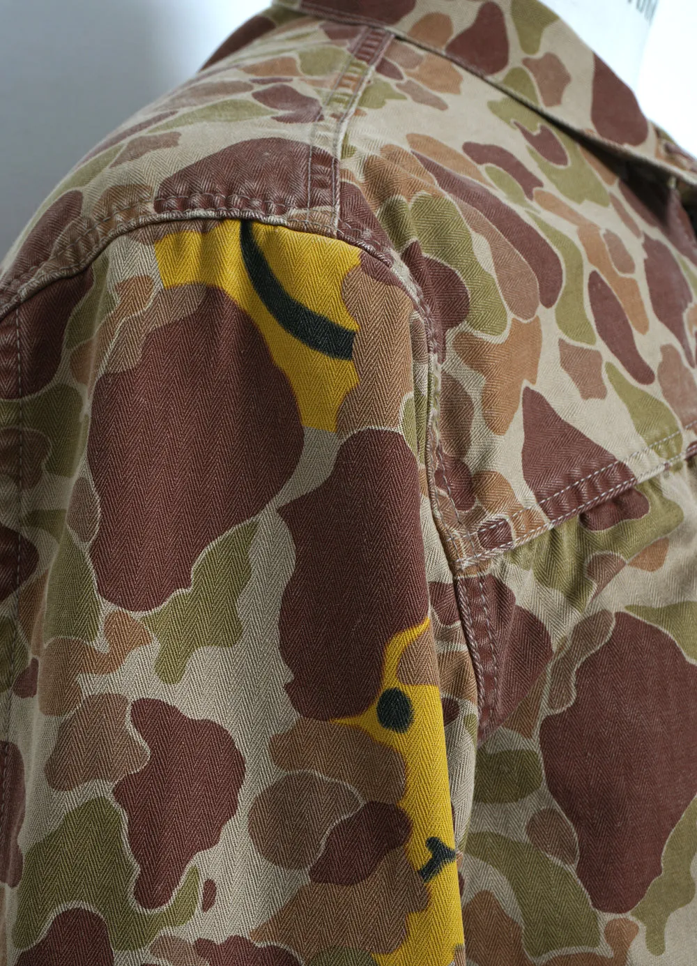 HAPPY PEEK-A-BOO | Herringbone Camo Jacket | Beige/Khaki