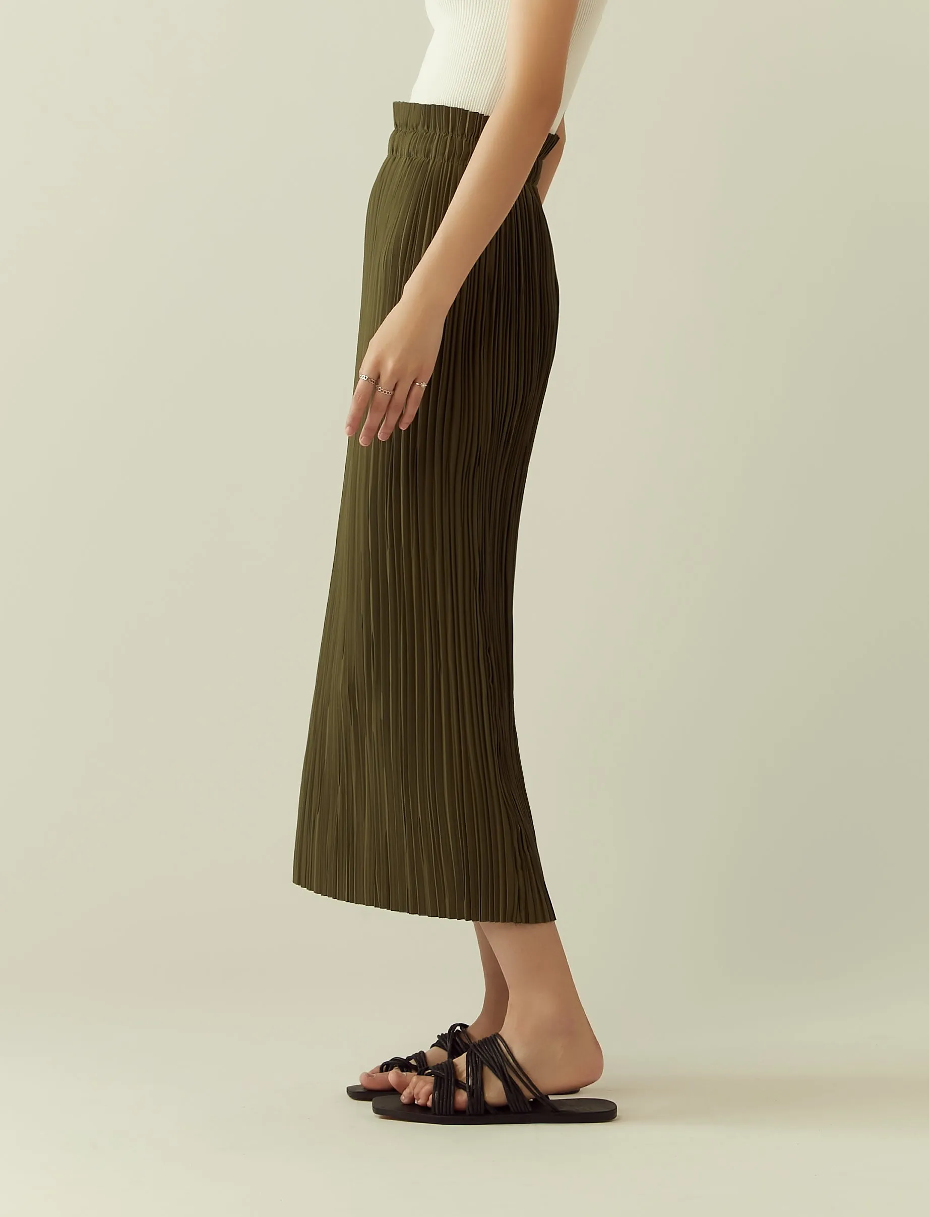 pleated midi skirt