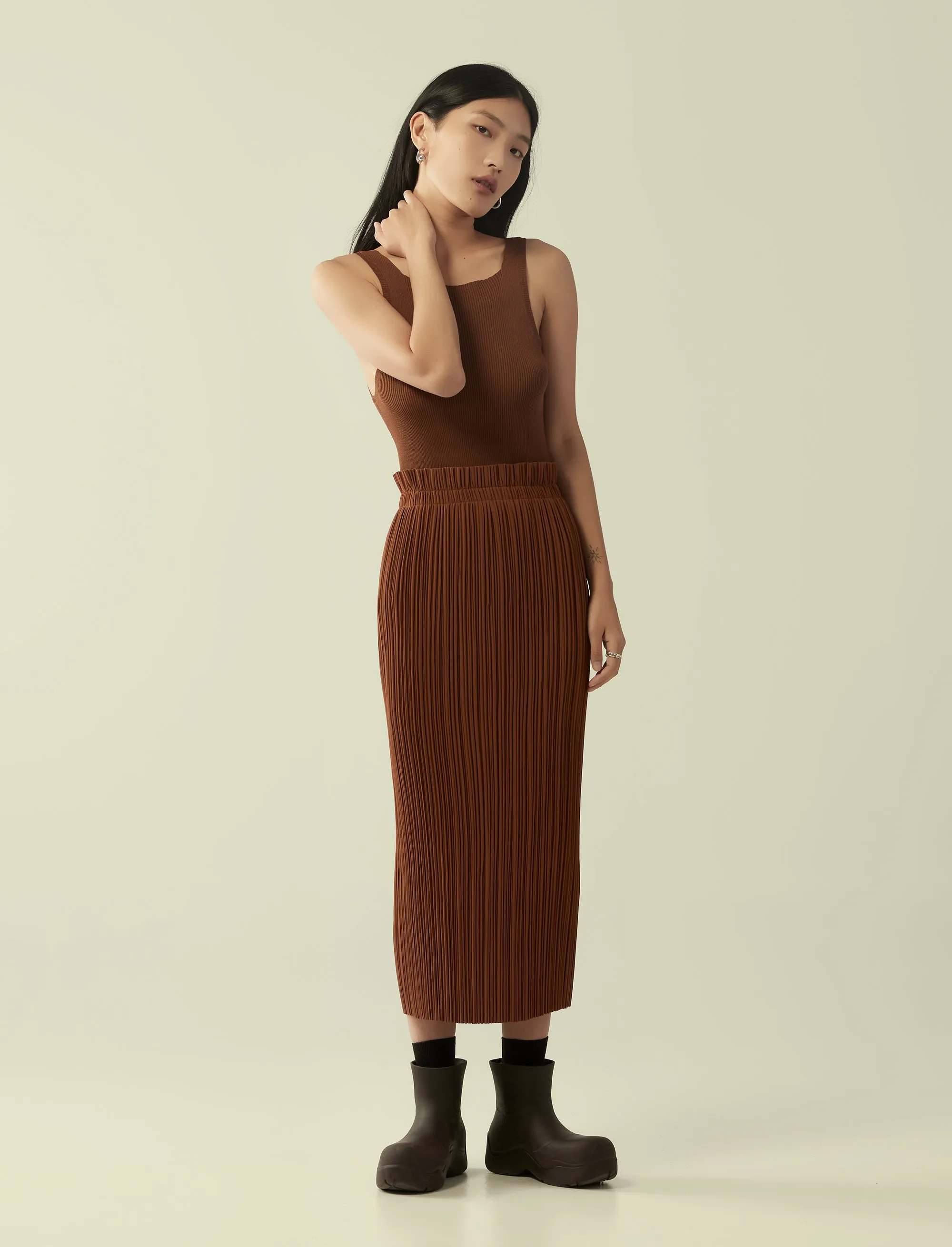 pleated midi skirt